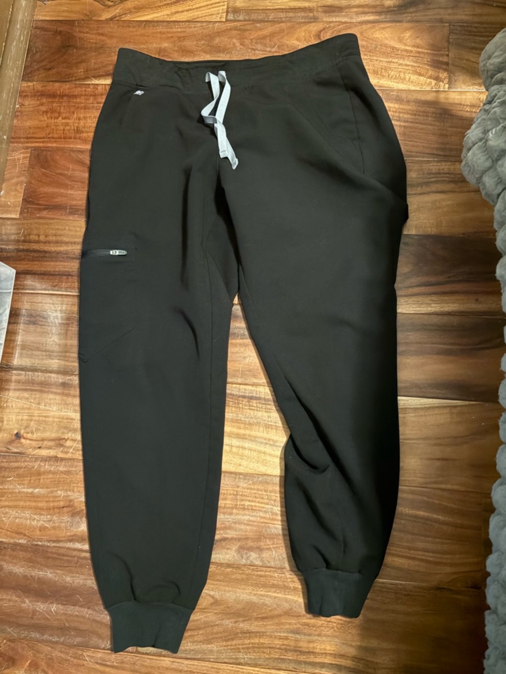 FIGS Zamora Jogger Scrub Pants Black Women’s M/P Petite Medical Stretch (0544)